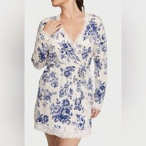 Victoria’s Secret White Blue Toile Cotton Robe Medium/Large